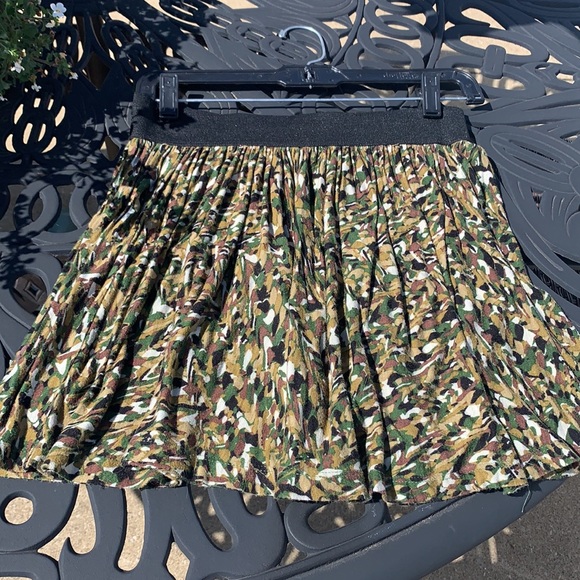 2 for $10.. Cute Camo skirt and V neck Beige - Picture 3 of 7